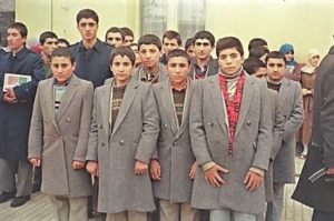 1980'de kuran kurslarına gönderilen Dersimli çocuklar.. (Mesut Özcan arşivi)