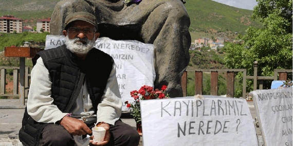 Babayla ölü oğulun hüzünlü buluşması