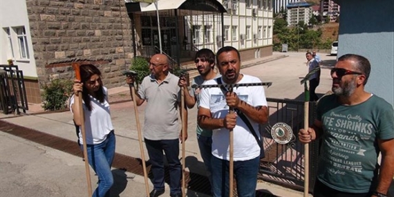 Dersim’deki yangınlara tırmıklı eylem
