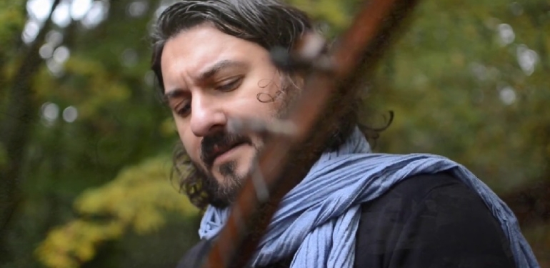 Seslere İkrar Verenler