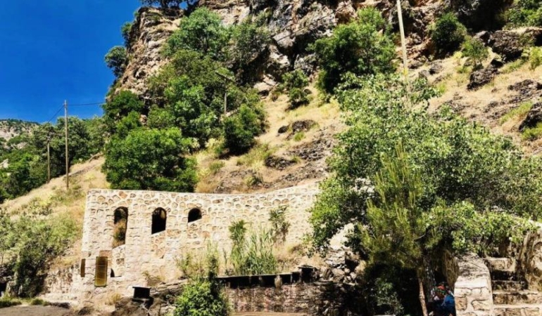 Alevilikte kadın pirler ve kadın türbeleri