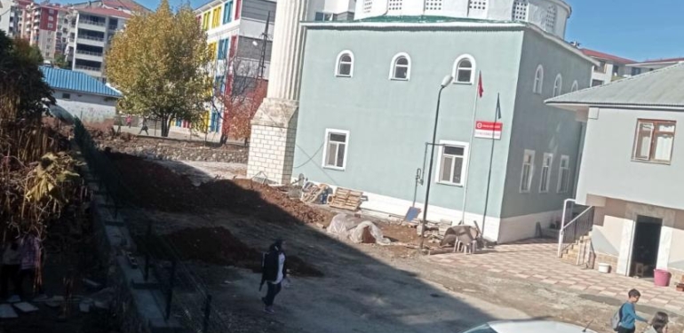 Dersim’de okul bahçesinde cami inşaatı, müftülük okul bahçesini gasp etti