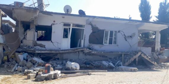 Depremden izlenimler-1: Orada kimse kalmamış