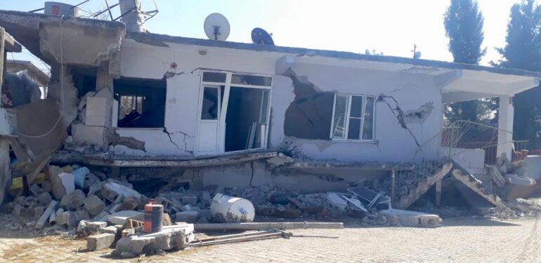 Depremden izlenimler-1: Orada kimse kalmamış