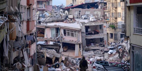 Uzmanlar açıkladı: Depremzedelere psikolojik yardımlarda kültürel, dini, politik faktörler gözetilmeli