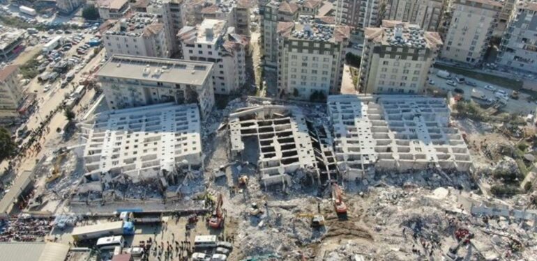 Rönesans Rezidans neden arkaya devrildi?