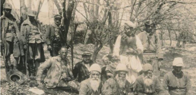 Dersim sorununda aşiret reisleri ve pirleri suçlu göstermek