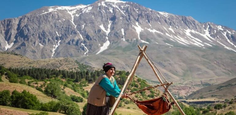 Dersim’i fotoğraflamak: Dersim dağlarını bahar yağmurları gibi adımlarken çiçeğine, ağacına, taşına elim değsin isterim