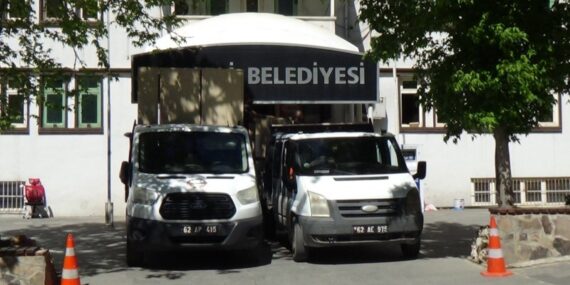 Binası hasarlı çıkınca Dersim Belediyesi farklı noktalarda hizmet veriyor