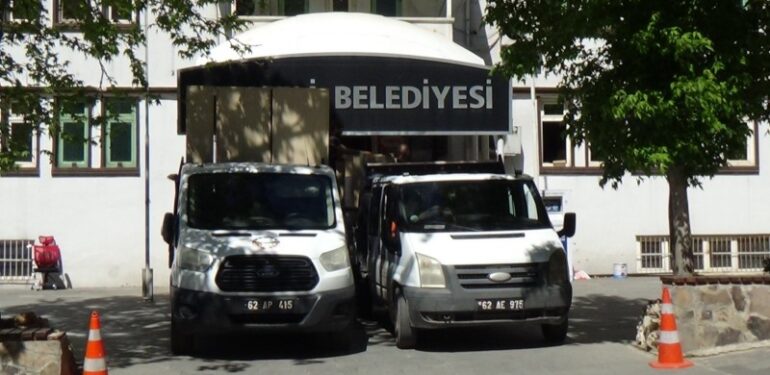 Binası hasarlı çıkınca Dersim Belediyesi farklı noktalarda hizmet veriyor