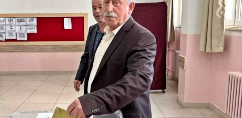 Kılıçdaroğlu’nun kardeşi oyunu Dersim’de kullandı: İnşallah kardeşim cumhurbaşkanı olacak