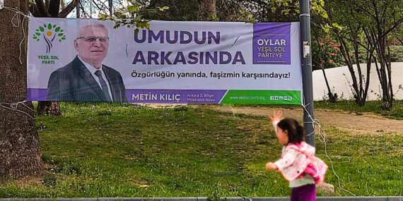 Yerine kayyum atan Akpazar Belediye Başkanı Orhan Çelebi, Çerkes aday Metin Kılıç için Ankara sokaklarında