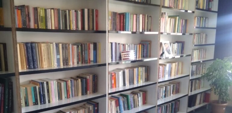 Depremde hayatını kaybeden akademisyen Mehmet Yıldırım’ın kitapları, Dersim kütüphanesinde