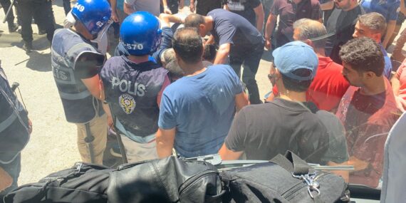 Cumartesi anneleriyle dayanışan Dersimli insan hakları savunucuları gözaltına alındı