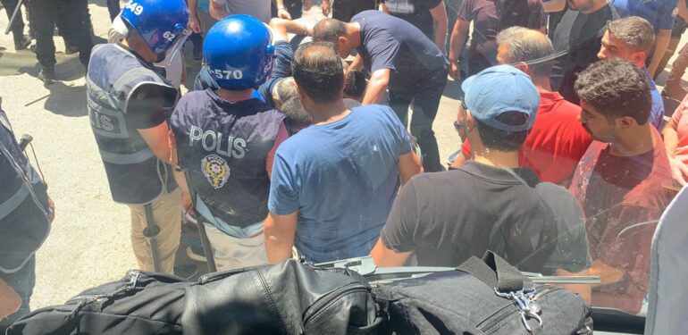 Cumartesi anneleriyle dayanışan Dersimli insan hakları savunucuları gözaltına alındı