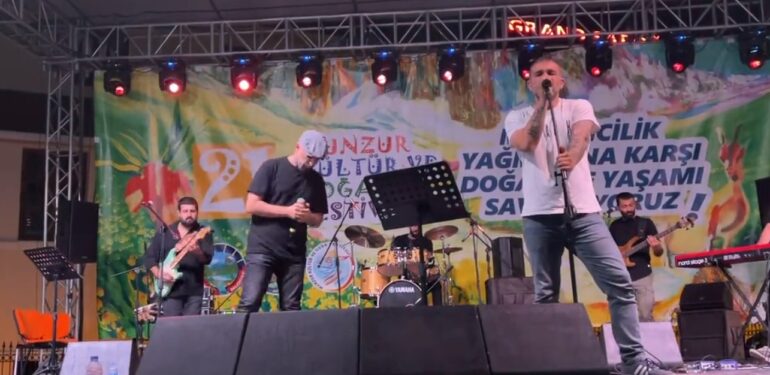 Dersim’de festivalin ilk gününde coşkulu konserleri binlerce kişi izledi
