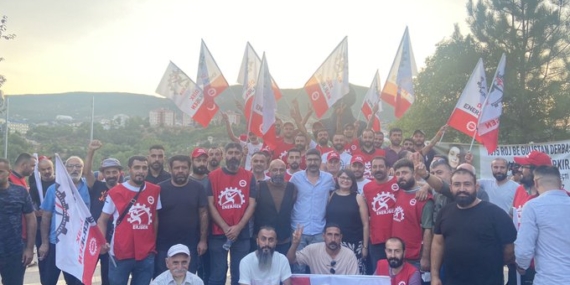 Grevdeki FEDAŞ işçileri: AKSA Holding sözünü tutsun, atılan işçiler işlerine geri alınsın