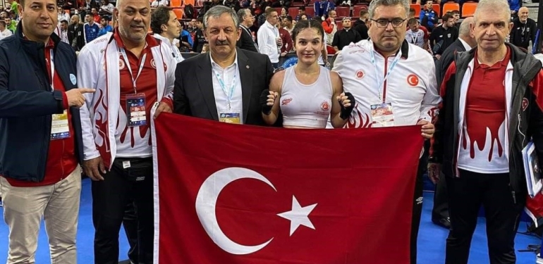 Dersimli kick boksçu Erivan Barut, İsrailli rakibini yenerek dünya şampiyonu oldu