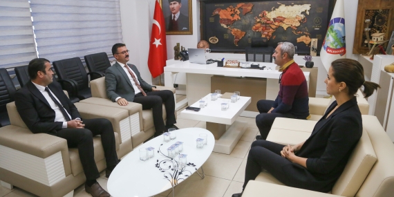 Komünist başkan Maçoğlu, seçildiğinden bu yana ilk kez valiyi ağırladı
