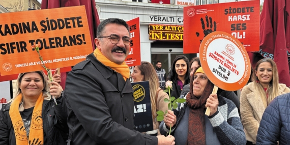 Tunceli Valisi, 25 Kasım farkındalık yürüyüşüne katıldı ve açıkladı: Kentin sosyolojisi nedeniyle son 7 yılda ilimizde kadın cinayeti işlenmedi