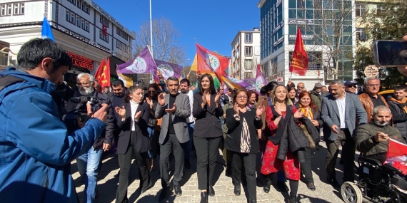 Dersim’de miting gibi seçim bürosu açılışı yapıldı… Cevdet Konak: Alevi kent hafızasını açığa çıkarmak istiyoruz