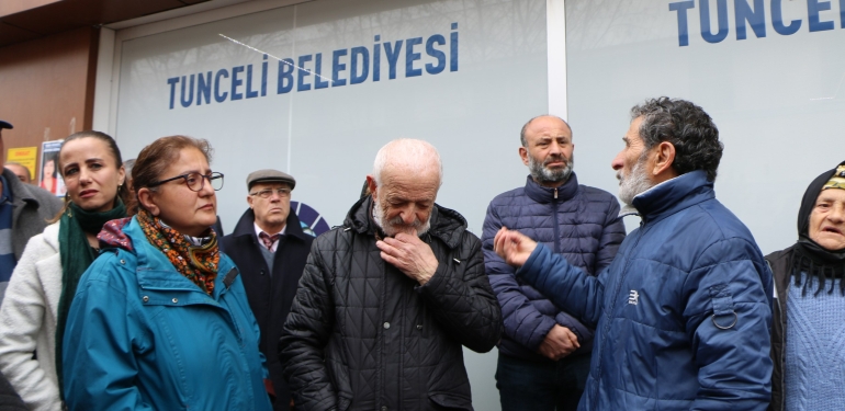 Dersim’de çöp kamyonundan düşen belediye işçisinin beyin ölümü gerçekleşti: Aile belediye yönetimini suçluyor