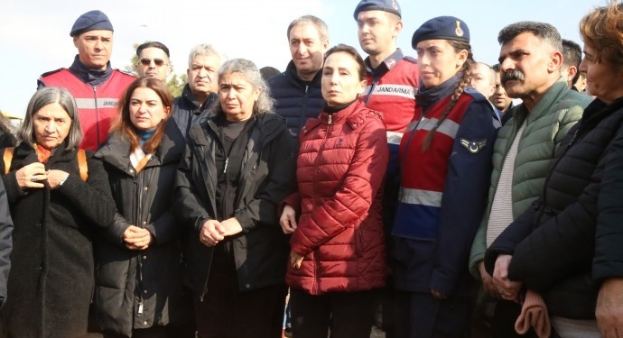 Dersim eski Belediye Eş Başkanı Nurhayat Altun ağabeyinin cenazesine katıldı