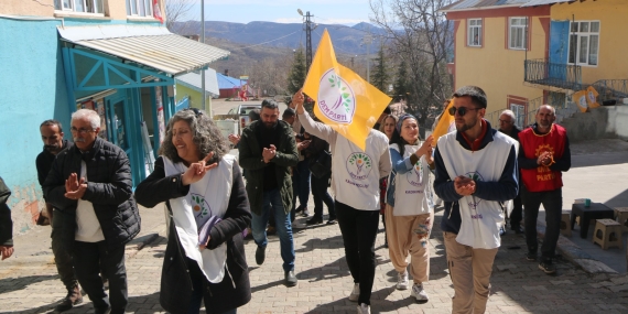 DEM Parti Nazimiye adayı Düztaş: Halkımıza hizmet etmek istiyoruz