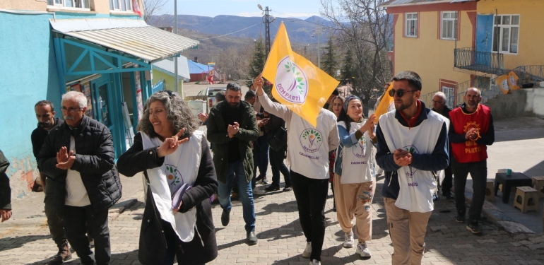 DEM Parti Nazimiye adayı Düztaş: Halkımıza hizmet etmek istiyoruz