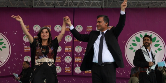 DEM Parti Van’da 14’te 14 yaptı: Bütün belediyeler DEM Parti’de