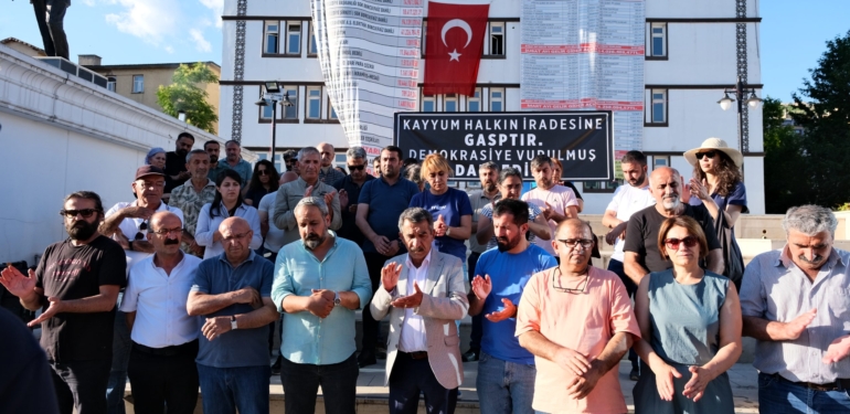 Dersim’de kayyum nöbeti: Geçmişte de diz çökmedik, bugün de diz çökmeyeceğiz