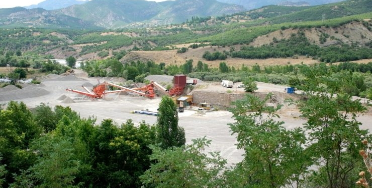 Dersim’de ruhsatsız çalışan kum ocağı kapatıldı