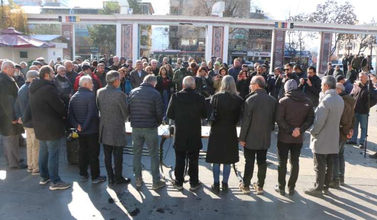 Dersim’de meclis üyeleri ve halk belediyeye alınmadı