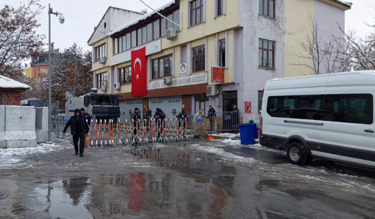 Kayyum Dersim’de 2 işçiyi daha işten çıkardı