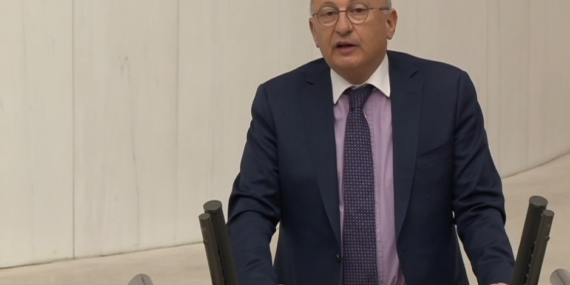 CHP’li Çakırözer, Metris Cezaevi’nde ziyaret ettiği öğrencilerin mesajlarını paylaştı