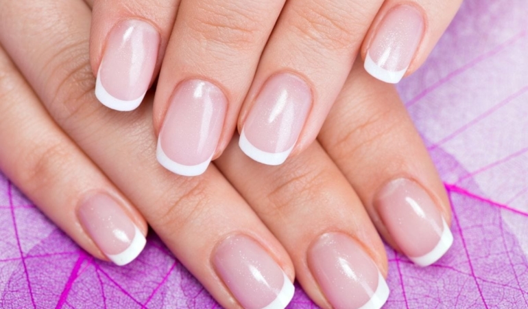 Evde kolayca uygulayabileceğiniz French oje rehberi!