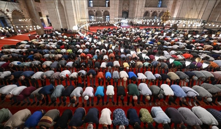 Ramazan Bayramı Namaz Saatleri Açıklandı: İşte İllere Göre Vakitler