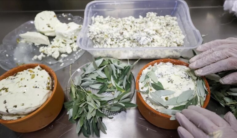 Evde otlu peynir nasıl yapılır?