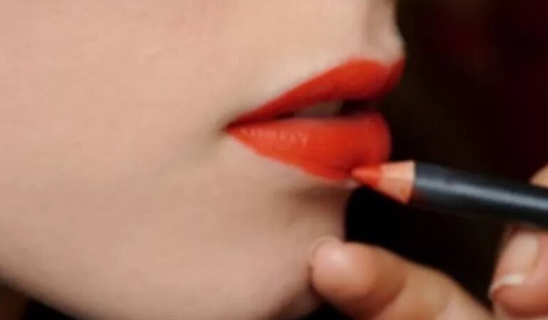Kırmızı ruja en uygun dudak kalemi hangisi?