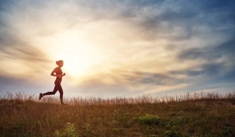 Hızlı yürüyen kalbini koruyor