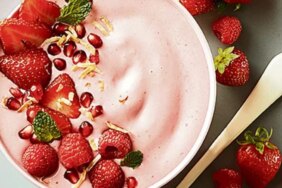 8686-besleyici-smoothie-bowl-tarifi.jpg