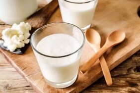 947-sut-ve-kefir-arasindaki-farklar-nelerdir-hangisi-daha-faydali.jpg