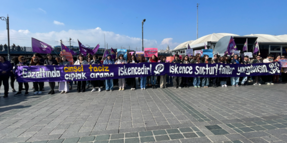 Feministlerden İstanbul’da ‘Çıplak Arama’ Protestosu: “Cinsel İşkence Suçtur, Failler Yargılansın!”