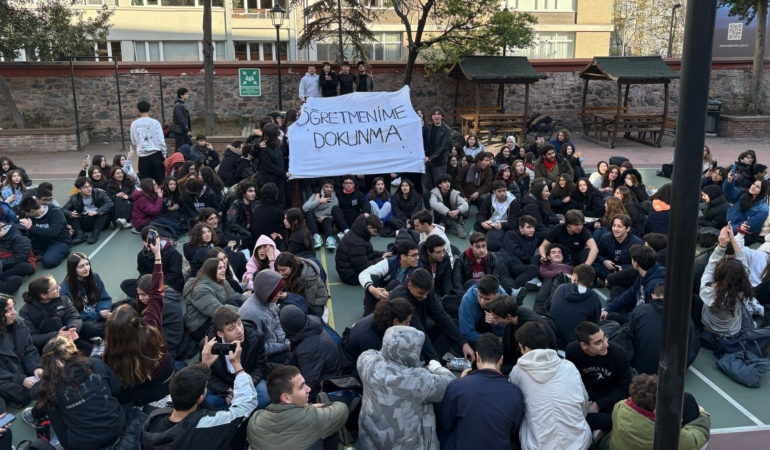 Liseliler öğretmen atamalarına karşı ayakta