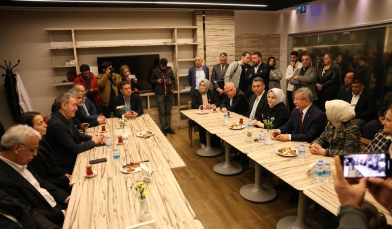 Sırrı Süreyya Önder’in tedavisi sürüyor: Siyasi partilerden yoğun ziyaret trafiği