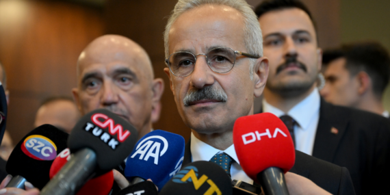 Bakan Uraloğlu: Depremin ilk 15 dakikasında iletişimde ciddi aksamalar oldu