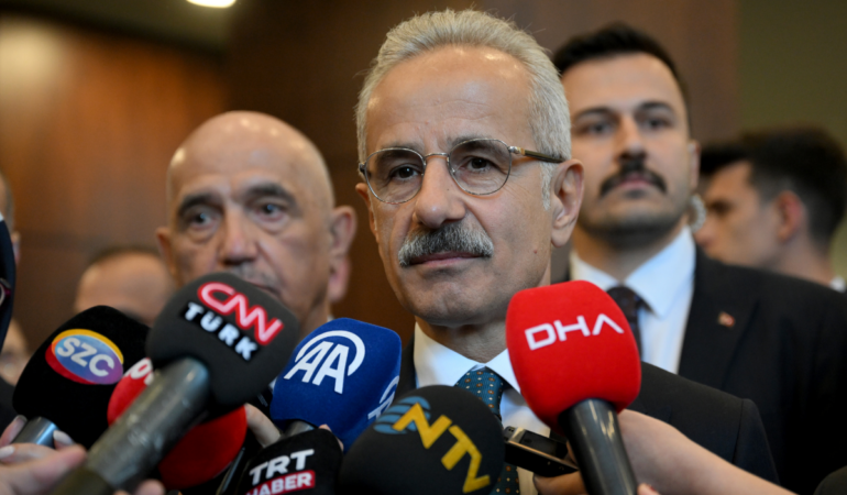 Bakan Uraloğlu: Depremin ilk 15 dakikasında iletişimde ciddi aksamalar oldu