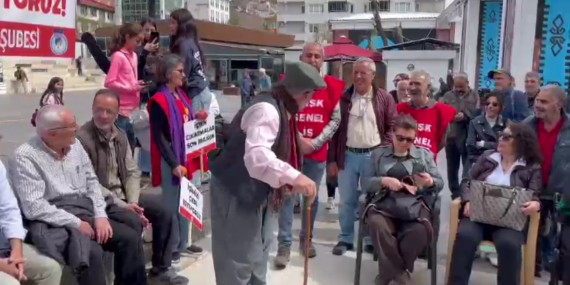 Dersim’de İşten Çıkarılan İşçilerin Direnişinde Tiyatro Gösterisi Yapıldı