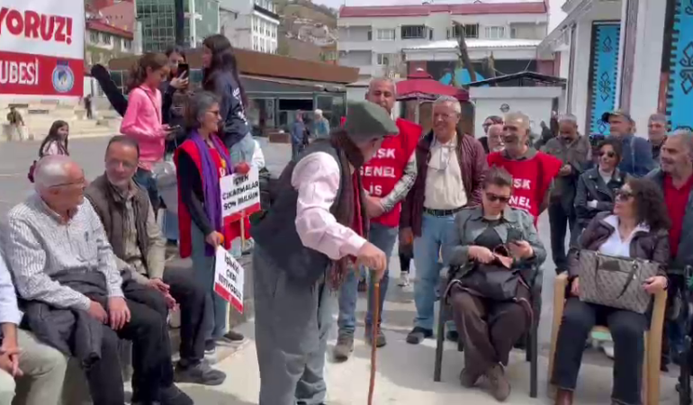 Dersim’de İşten Çıkarılan İşçilerin Direnişinde Tiyatro Gösterisi Yapıldı