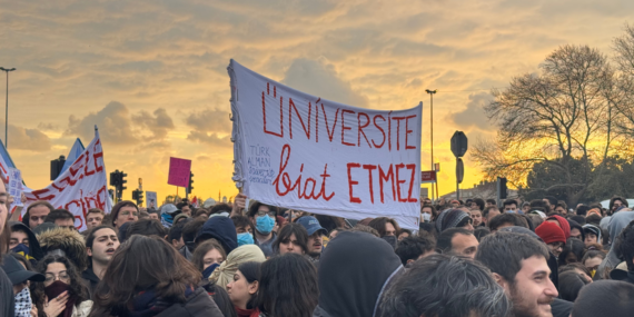 HRW: Öğrenciler ve gazeteciler protestolar yüzünden yargılanıyor